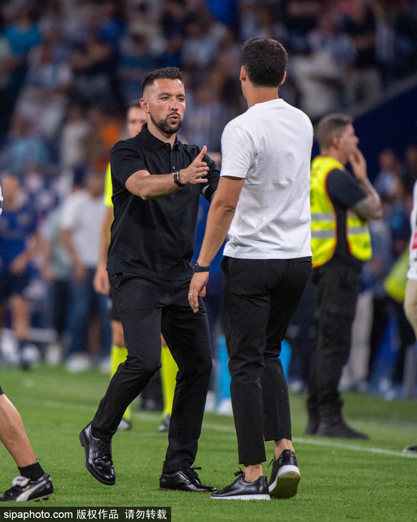 赛季中更进, 努力在对手, CF重返顶