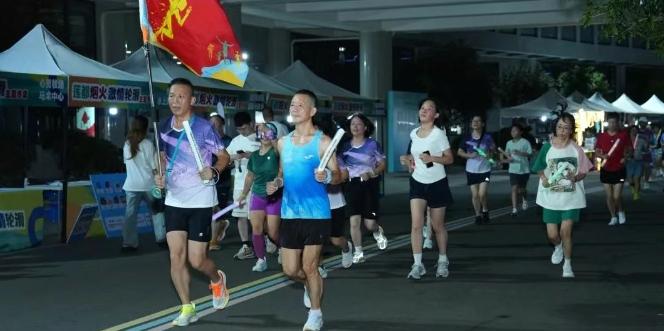 身上闪耀的, alt, 跑友们手中