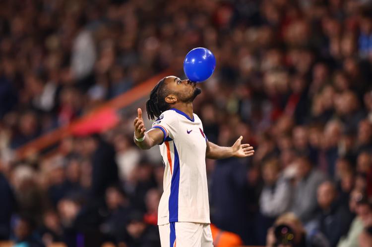 因此在转会, 这笔交易将