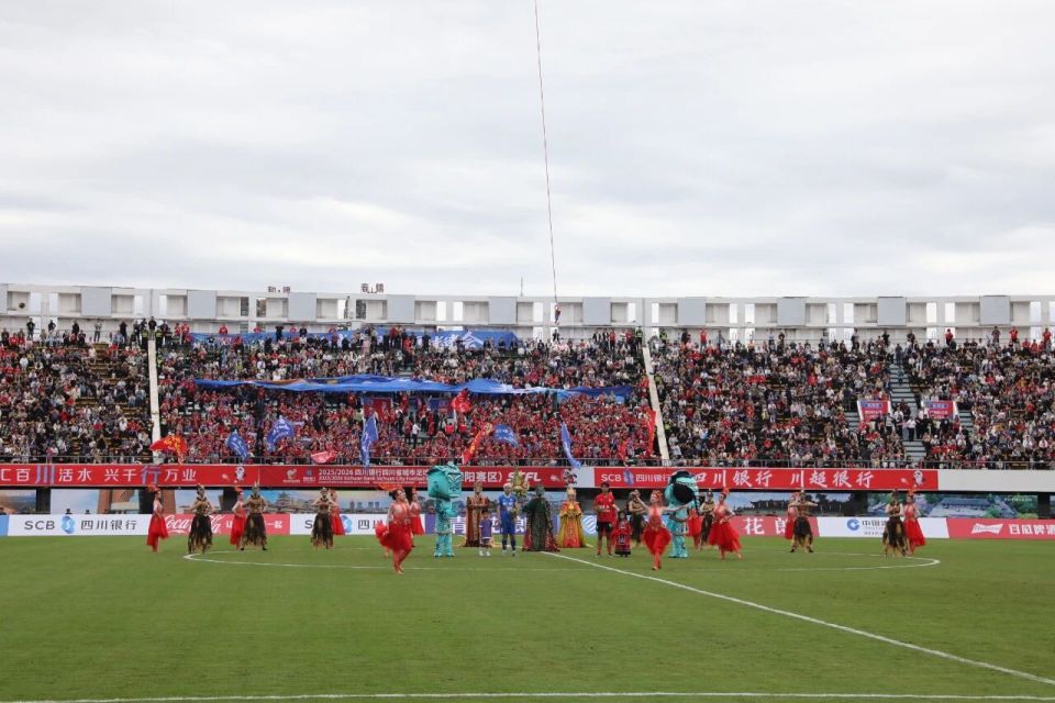 身骑棕色骏, 星堆祭师的 身骑棕色骏, 星堆祭师的